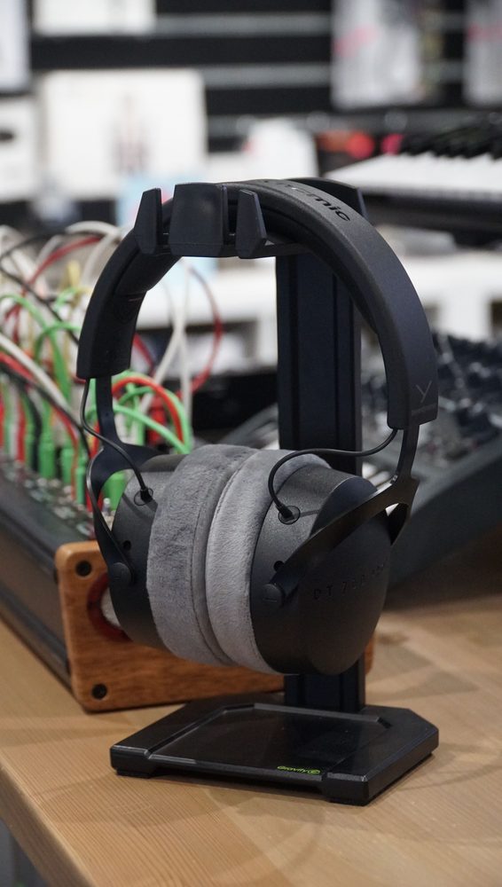 Desk headphone stand