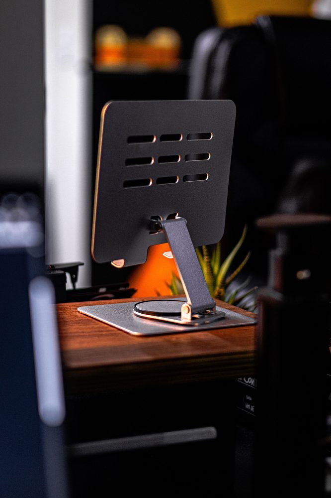 Adjustable tablet stand